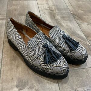 Franco Sarto Brody Loafer with Tassels in Plaid Print. Size 7.5M